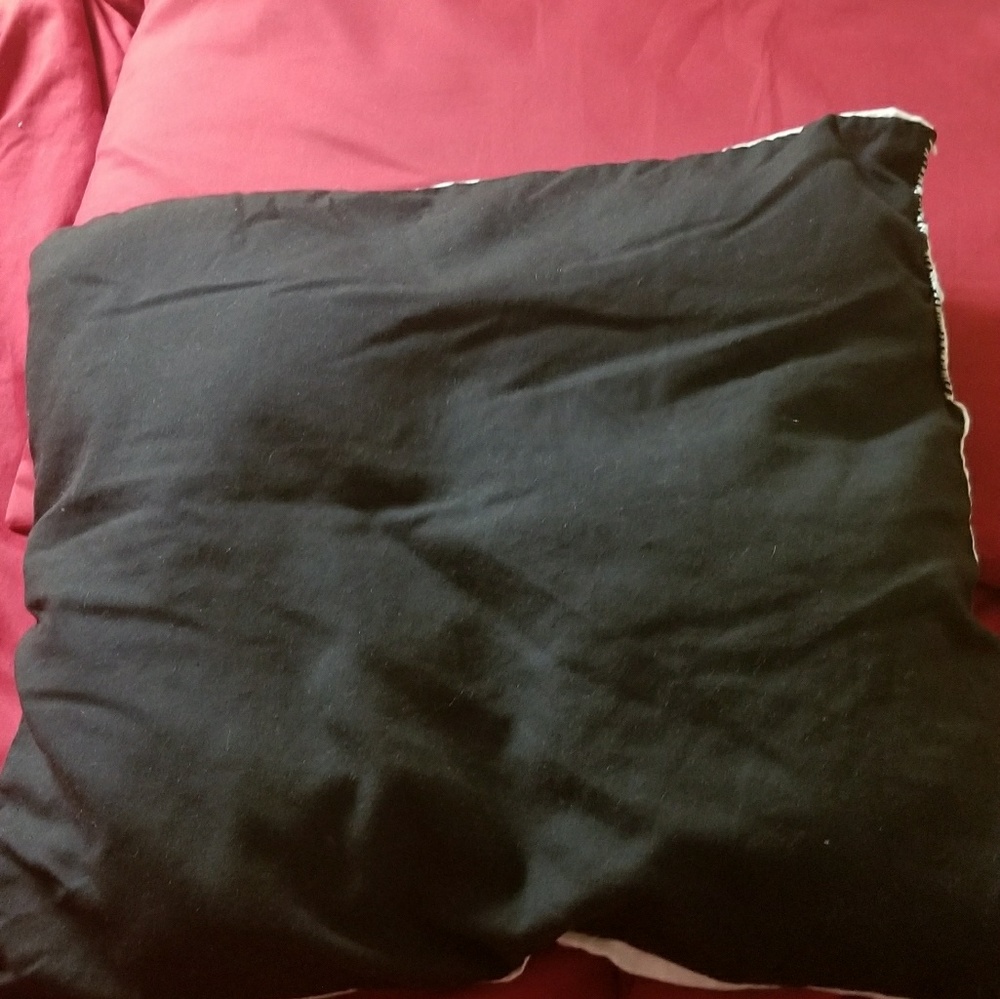 Hand Embroidered throw pillow - Picture 2 of 2
